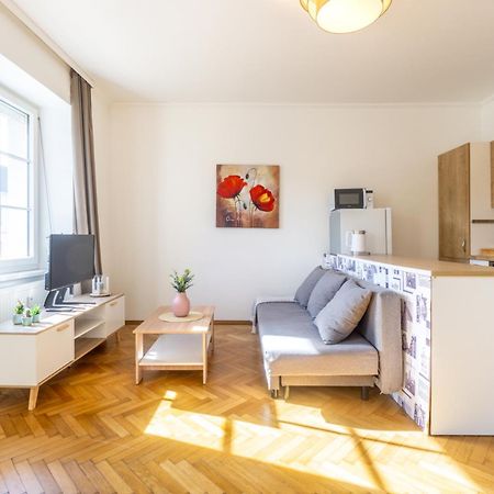 Next To Stadion, Near To Lainzer Tiergarten Apartment Wina Bagian luar foto